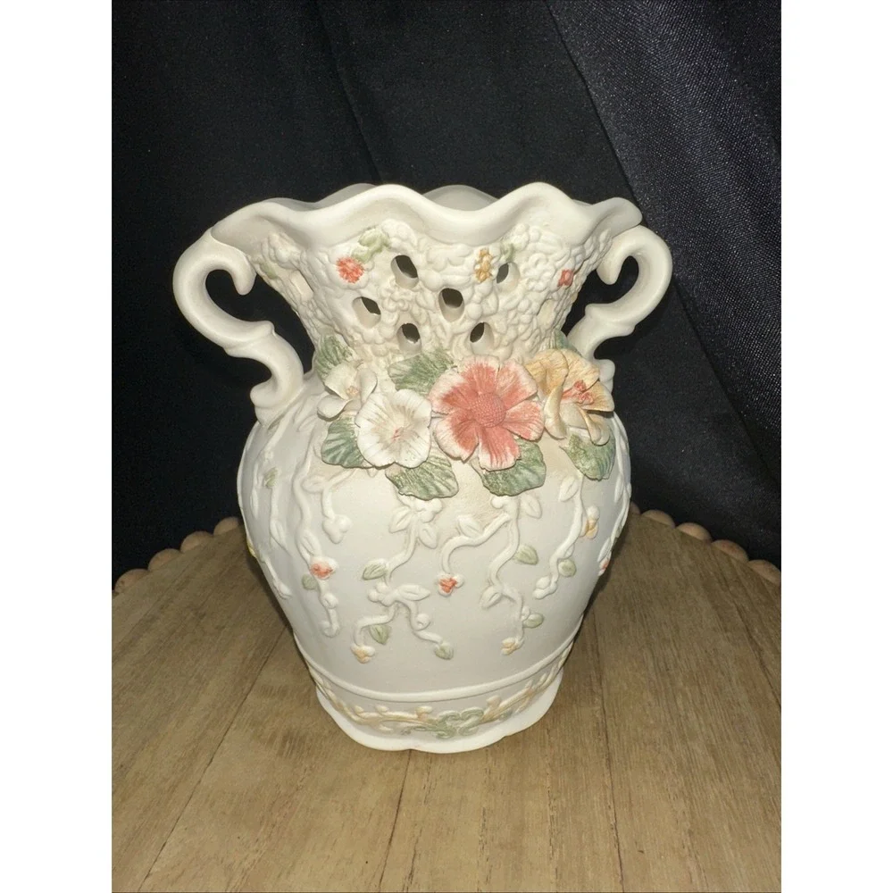 VTG Capodimonte Style Porcelain Vase with Applied Roses and it's original box